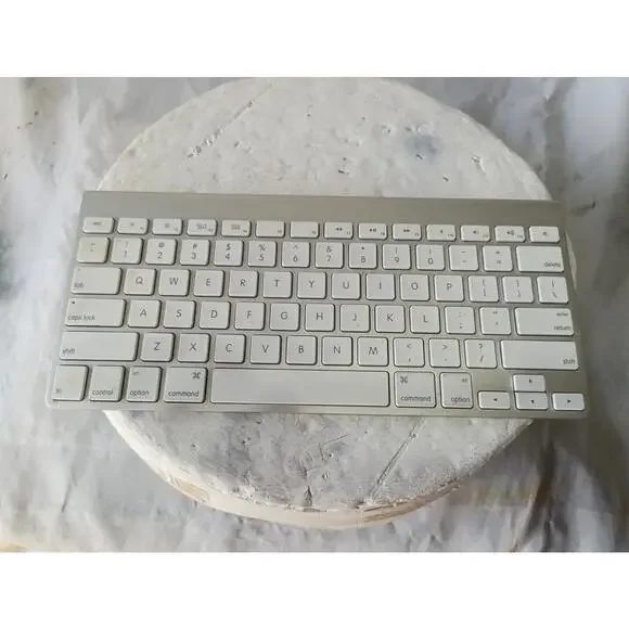 Apple Wireless Keyboard MC184LL/B